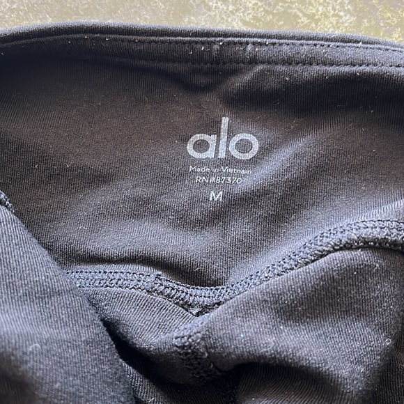 VGUC Alo black leggings sz M - Picture 8 of 8